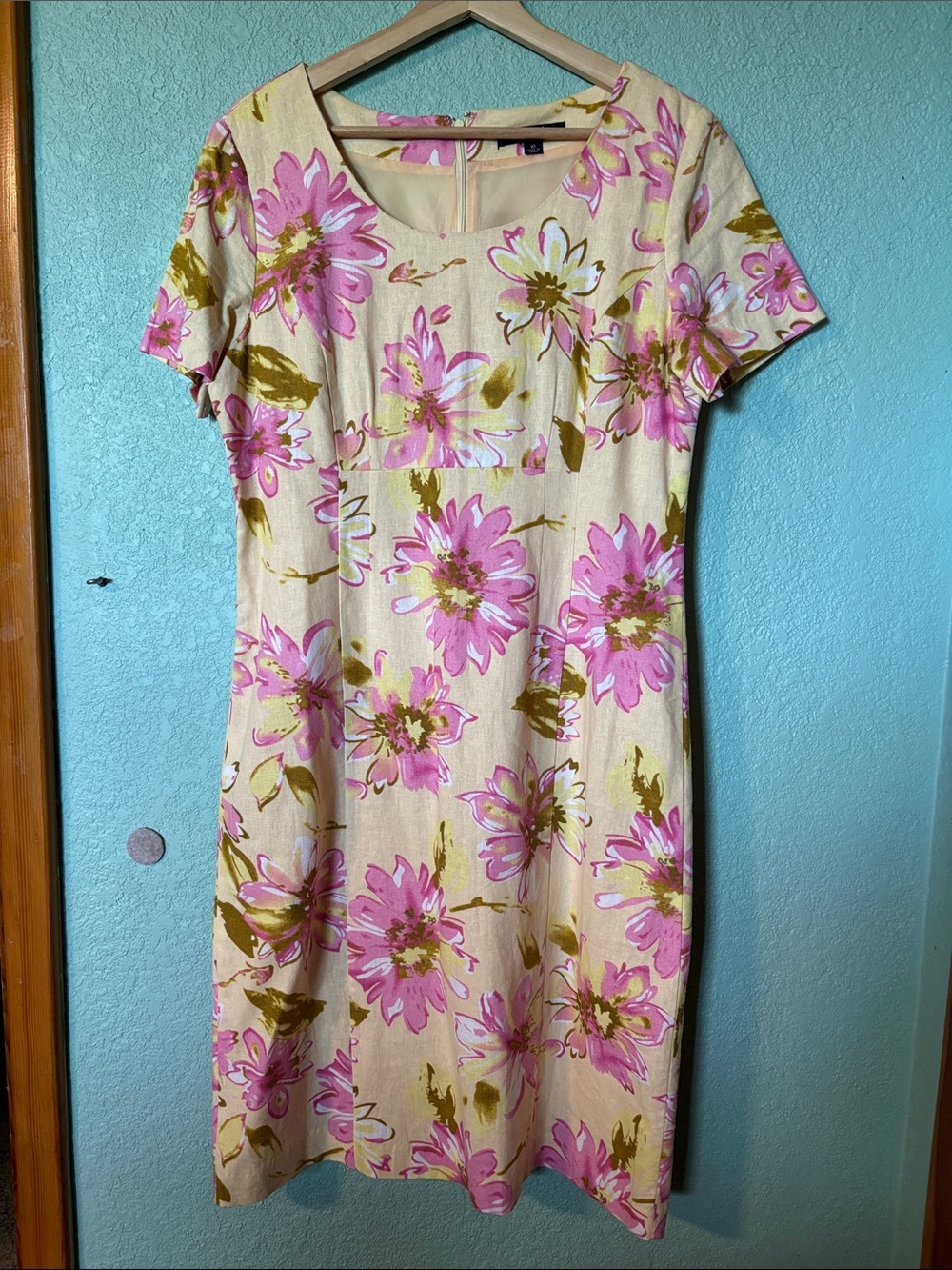 Chadwicks Pink Floral on Cream Short-Sleeve Shift Dress, size 10 - good